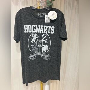 Harry Potter Hogwarts Crest Graphic T-Shirt Dark Gray Size L NWT